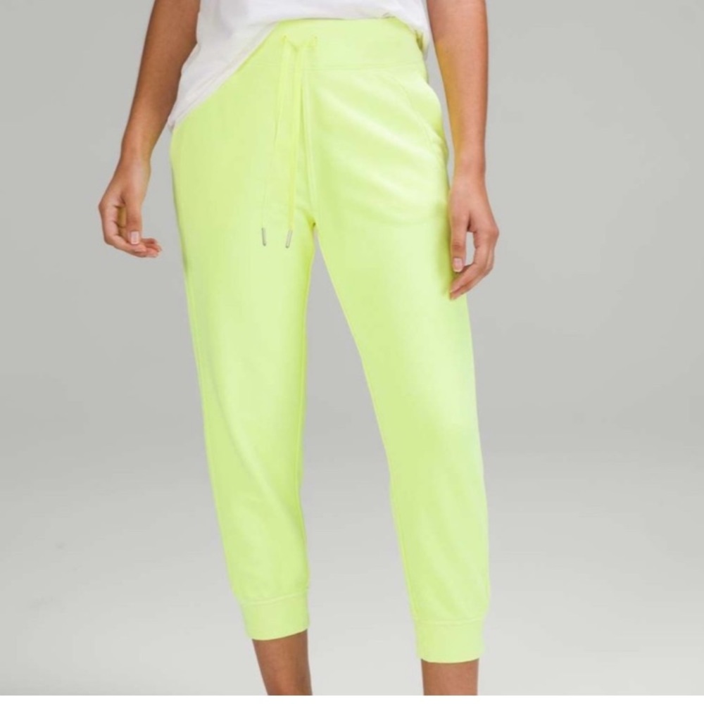 ❤ Lululemon Scuba High Rise Crop Joggers Bright lemon Yellow Size 4